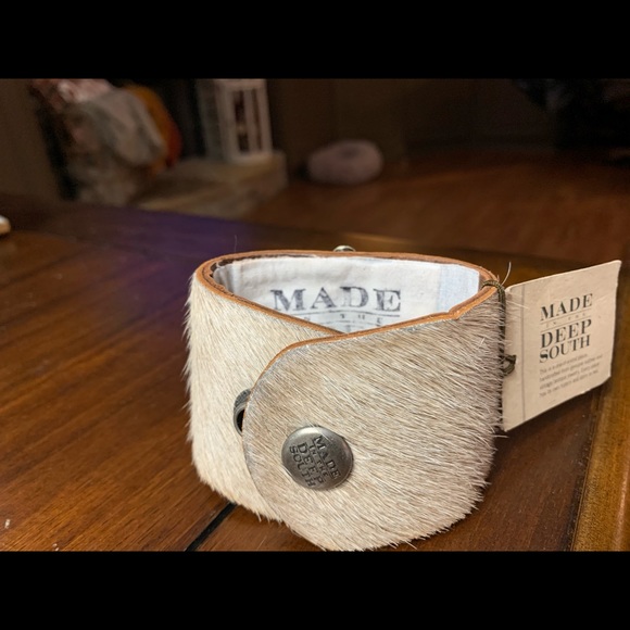 Made in the Deep South Cuff - Picture 2 of 3